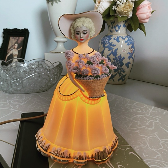 Underwriter Laboratories Southern Belle Lamp - Picture 2 of 2